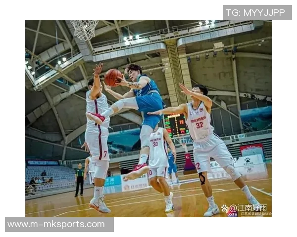 南京篮球队实力引发热议球迷对球队表现展开激烈讨论